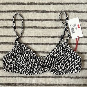 Solid & Striped bikini top